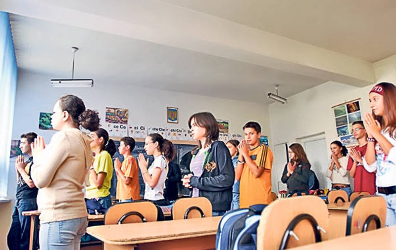 Alba-neagra cu ora de Religie! Află ce s-a decis şi spune-ţi părerea!