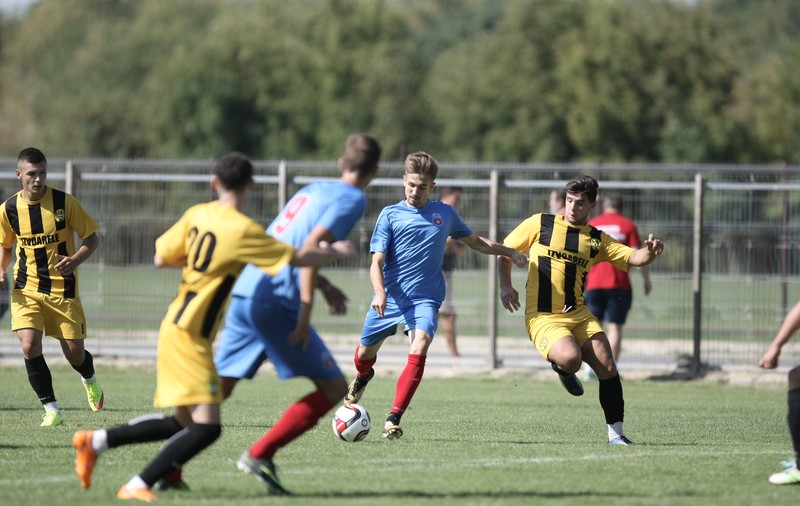 CSA Steaua a jucat sâmbătă un amical cu Unirea Izvoarele. Peste 800 de oameni, la meci. Scor de ”maidan” / FOTO
