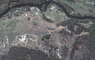 Imagini din satelit, publicate de Maxar Technologies arată o nouă desfășurare de trupe, corturi și vehicule rusești la vest de Soloti, în Rusia. | Foto: Profimedia