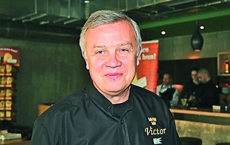 Gătește la cuptor… combinând cu imaginație carne de pui și legume