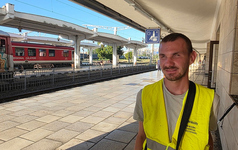 Sebastian Frenț, tânărul nevăzător care are canal de YouTube dedicat trenurilor: „Am cutreierat deja cei 8.000 de kilometri de cale ferată din România”