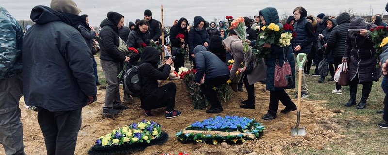 50 de oameni au fost la înmormântarea băiețelului. Foto: Suspilne.media
