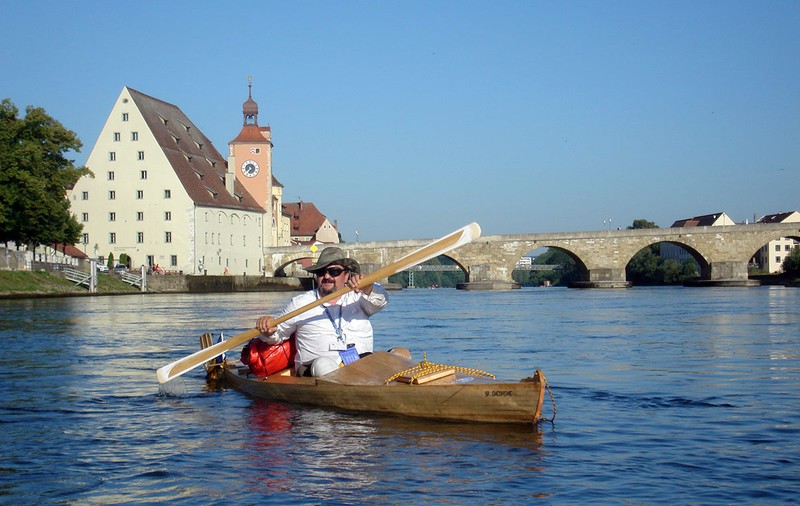 “Legendarul”, primul român care a străbătut Dunărea cu caiac construit în grădină. Răzvan e montaniard, pescar, bucătar, oenolog, parapantist și artist de circ!