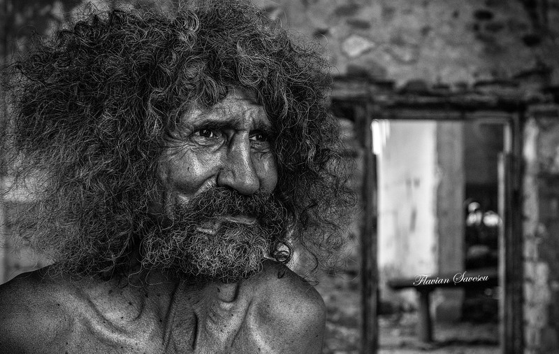 REPORTAJ/Povestea lui Juju, filosoful homeless din Anina: "Eu sunt fericit. Ştii cum a murit Tolstoi? Sărac. Şi în frig“|FOTO