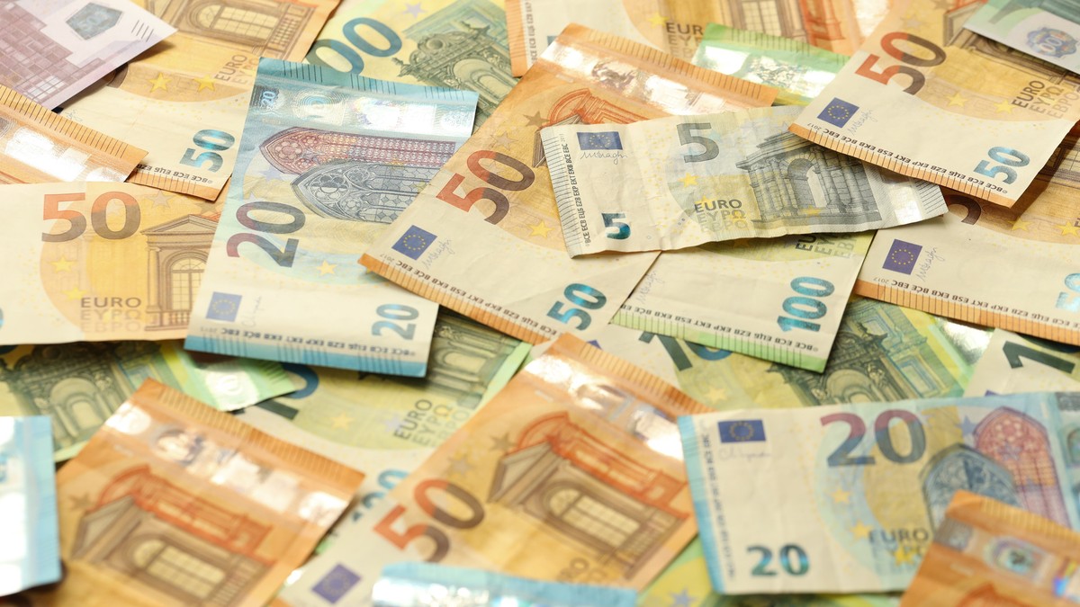 Rezervele valutare BNR au scăzut în octombrie din cauza datoriilor Sursă: Profimedia