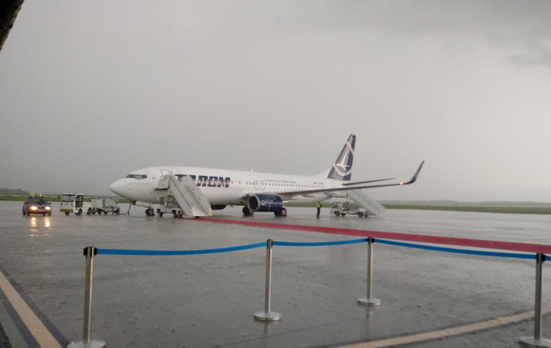 Codul portocaliu de furtună din Sibiu a schimbat traseul Papei Francisc până la aeroport. Suveranul Pontif a plecat din Blaj cu autoturismul, nu cu elicopterul