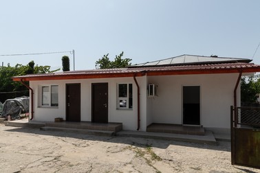 Clădirea de la intrare, renovată