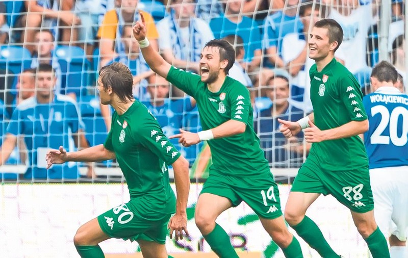 S-au păcălit? Dinamoviştii pretind că au plătit 400.000 € pentru fotbalistul polonez Kamil Bilinski, deşi atacantului îi expirase contractul cu Zalgiris Vilnius şi putea fi achiziţionat gratis