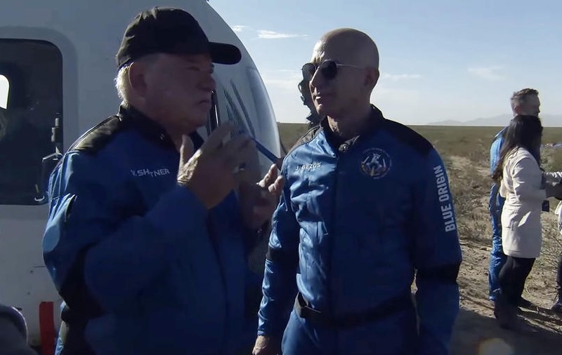 William Shatner, căpitanul Kirk din „Star Trek”, în lacrimi după ce a zburat în spaţiu cu racheta lui Jeff Bezos
