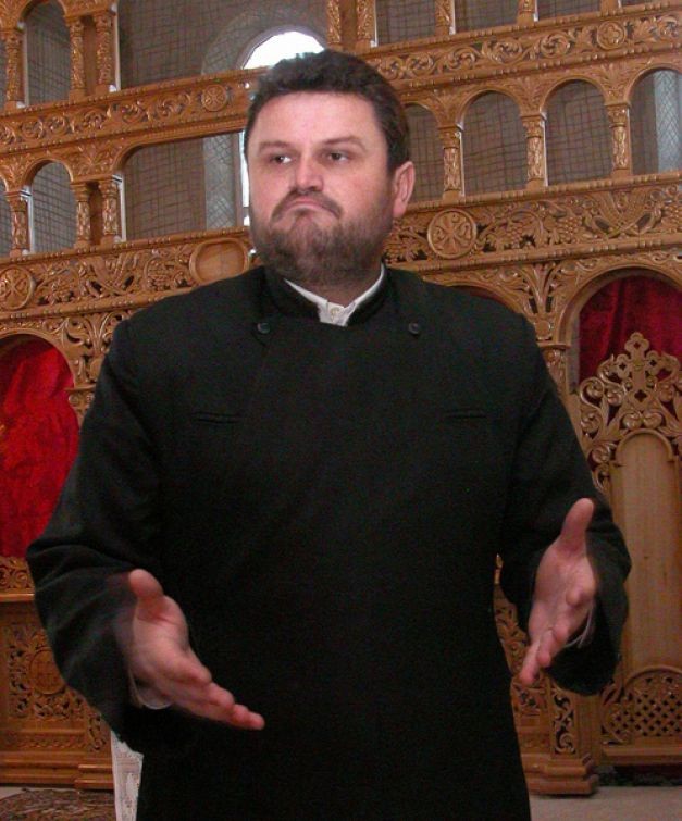 Preotul Alexa Krenek este unul dintre oamenii căruia Gică Popescu îi împărtăşeşte secretele sale