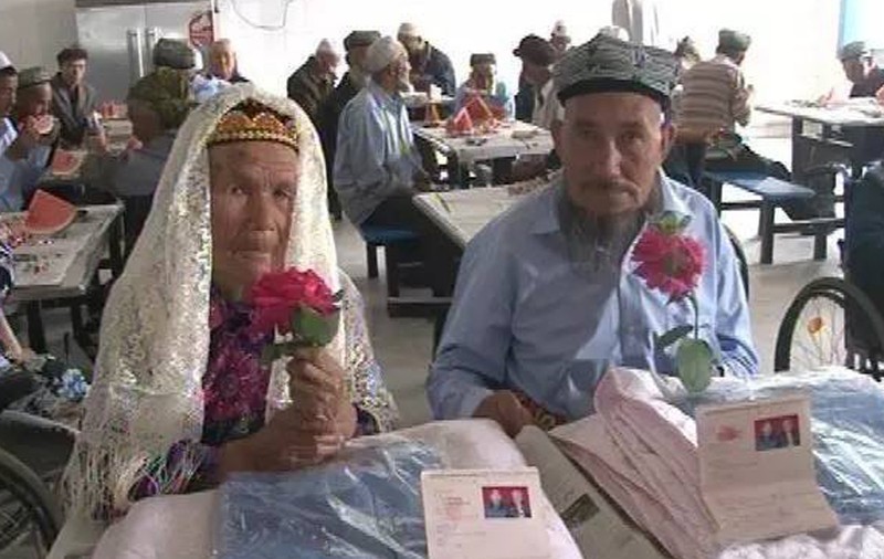 Un bărbat de 71 de ani și-a luat de mireasă o bătrânică de 114 ani. Unde s-au cunoscut