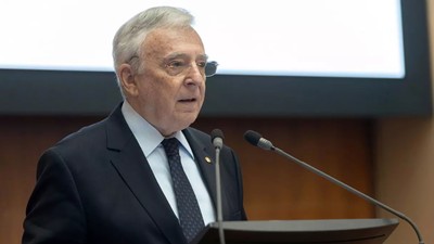 Mugur Isărescu, guvernatorul BNR