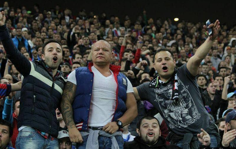 Jucătorii de la FCSB, alături de un fan bolnav de cancer! Și-au donat tricourile pentru o licitație în scop caritabil