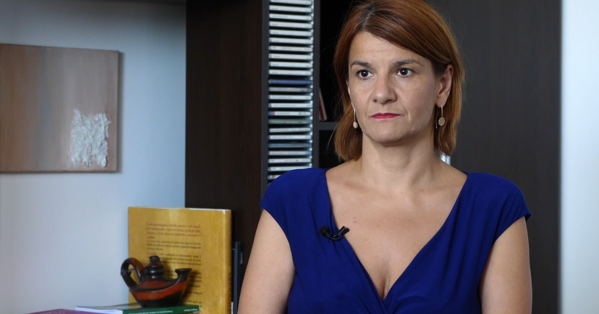 Interviu cu Diana Vasile, psiholog specializat în traumatologie. Diana Vasile, în biroul său