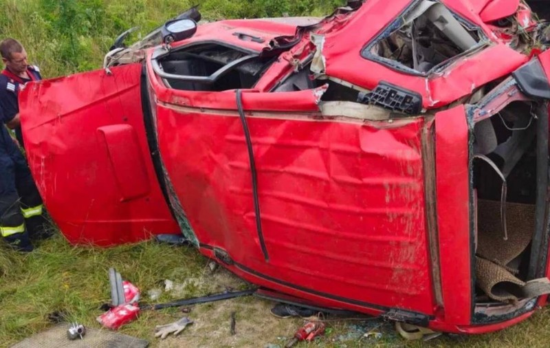Băiat de 15 ani, mort după ce mașina în care se afla a fost spulberată de tren, în Harghita