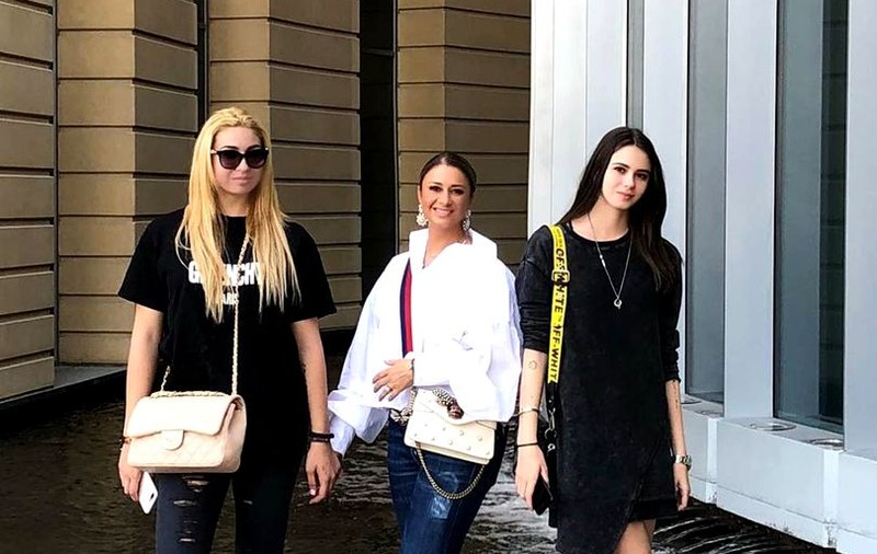 VIDEO/ Ce cadou primește Anamaria Prodan de la fiicele ei, de ziua de naștere. Rebecca și Sarah păstrează banii pentru ele, dar îi dăruiesc ceva cu o mai mare semnificație