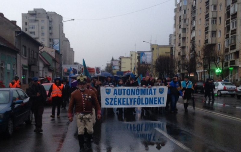 Mii de oameni au participat la un miting pentru autonomia Ținutului Secuiesc la Târgu Mureș