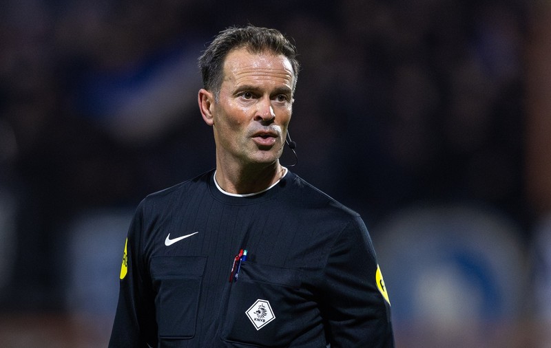 Un arbitru olandez și-a mințit amanta că se pregătește să înfieze două fete din România și de aceea nu o poate duce la el acasă