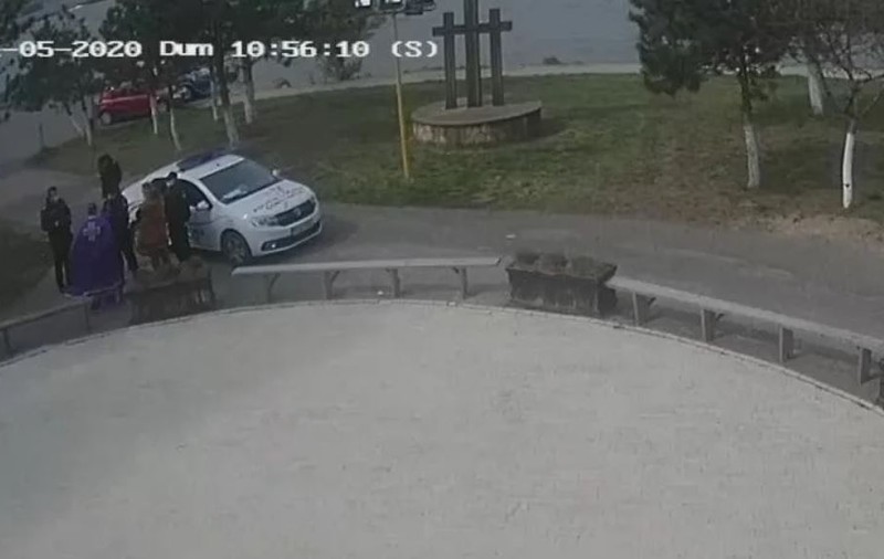 Polițiștii din Constanța au întrerupt de două ori slujba fără enoriași a unui preot