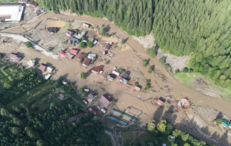 Cod portocaliu de inundaţii pe râuri din 5 județe și un cod galben pentru râuri din 23 de judeţe: recomandările hidrologilor
