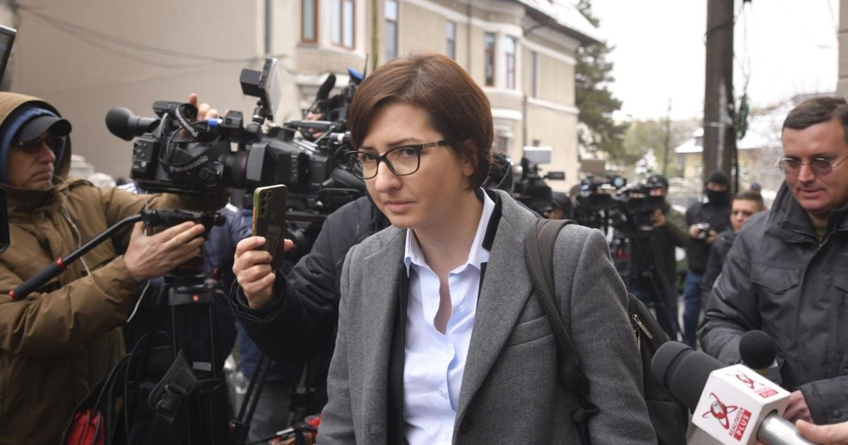 Ioana Mihaila paraseste sediul DNA, la finalul audierii in dosarul privind achizitia de vaccinuri impotriva COVID-19, vineri, 8 decembrie 2023, in Bucuresti.