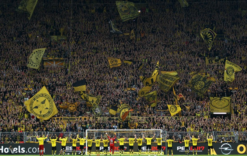 Bayern München și Borussia Dortmund sunt singurele echipe care au jucat toate meciurile de acasă din campionat cu casa închisă