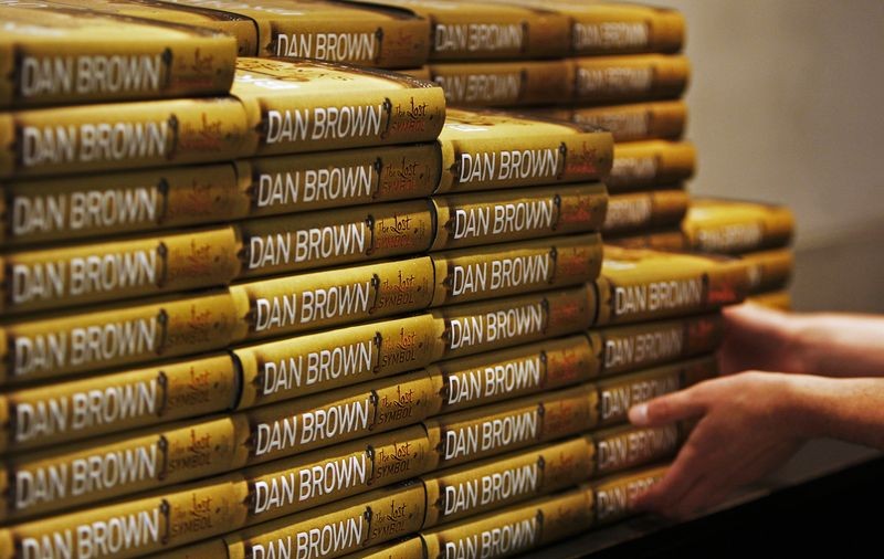 S-au vândut peste 300.000 de exemplare din noul roman al lui Dan Brown 