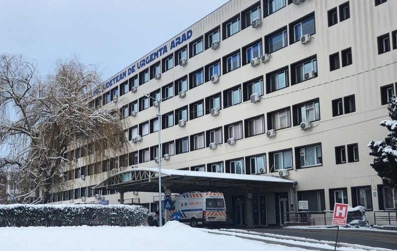 Un pacient a fost nevoit să își cumpere pernă după ce a fost internat la Spitalul Județean Arad: „Dați-mi din banii mei să cumpăr perne”