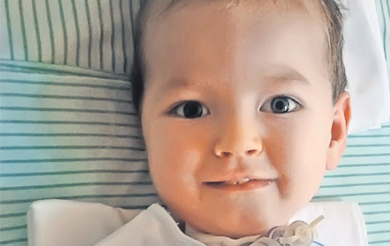 Hai să-l ajutăm pe Raul să respire! Un băieţel de 2 ani are nevoie de un aparat de ventilaţie artificială
