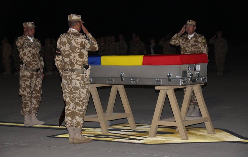 FOTO&VIDEO/ Trupul militarului buzoian Mădălin Stoica, mort în atacul cu maşină capcană din Afganistan, va fi repatriat luni