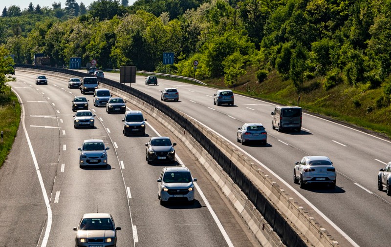 Doi români au jefuit și atacat o familie de bulgari pe o autostradă din Ungaria: unul dintre ei era deja acuzat pentru un alt furt