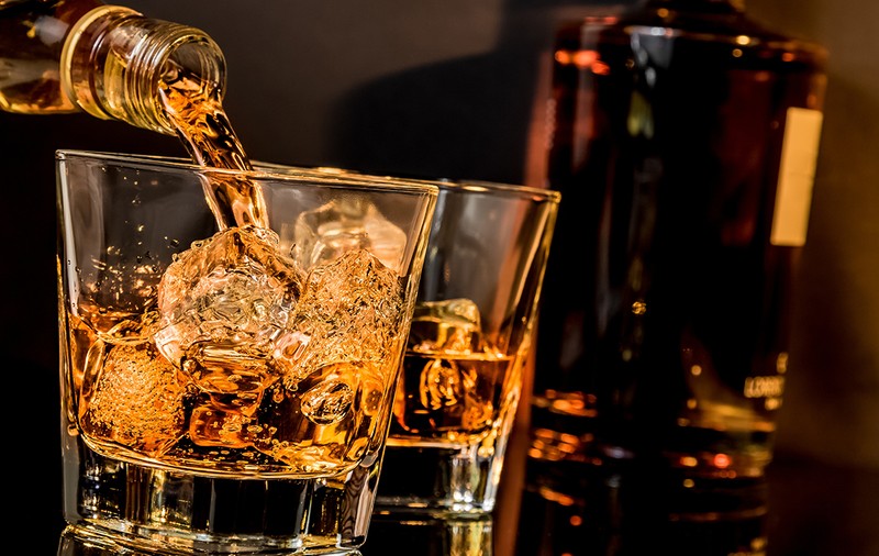 Descoperă 5 whisky-uri rare disponibile pe SmartDrinks.ro, unul dintre cei mai cunoscuți comercianți de băuturi