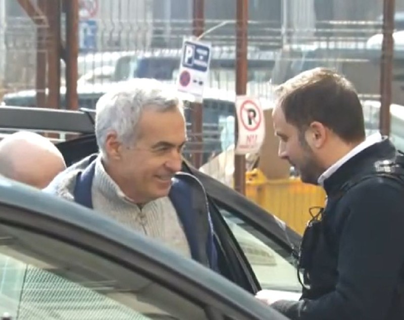 Primele imagini cu Călin Georgescu la Parchet. A coborât din mașina poliției zâmbind