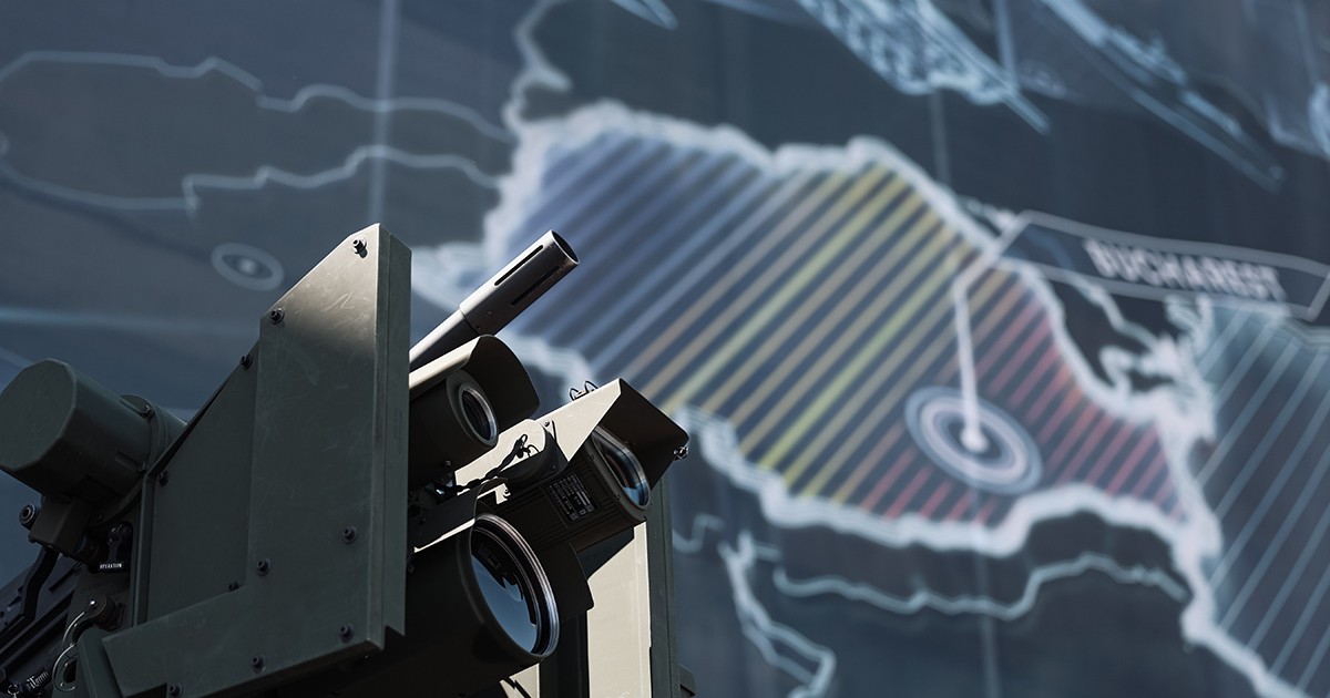 București, România - 24 mai 2024: Fotografie în prim-plan cu sistemele militare ale unui vehicul tactic ușor comun (JLTV) utilizat de forțele armatei române parte din NATO. JLTV realizat de Oshkosh shutterstock_2467711743