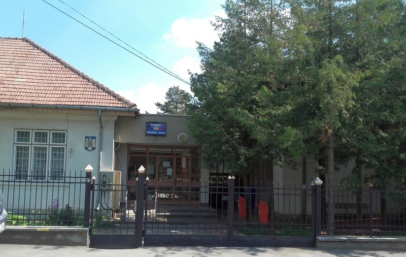 Un bărbat din Bacău care a amenințat cu cuțitul polițiștii a fost lăsat liber de magistrați: „Strada va fi ocupată de infractori”