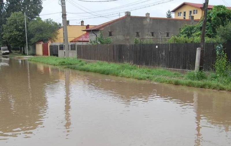 Cod portocaliu de inundaţii, în mai multe judeţe din ţară. Averizarea e valabilă până la 18 martie