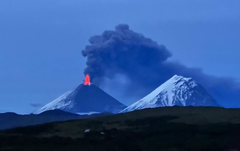 Vulcanul Kliucevskoi din Kamceatka a erupt din nou, aruncând lavă şi cenușă la o înălțime de 6,5 kilometri