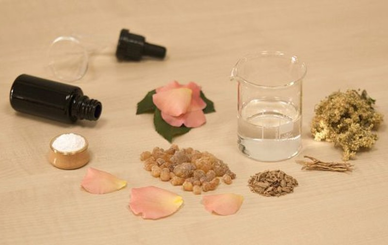 Uleiul esențial de tămâie are proprietăți anticancer. Ce beneficii mai are