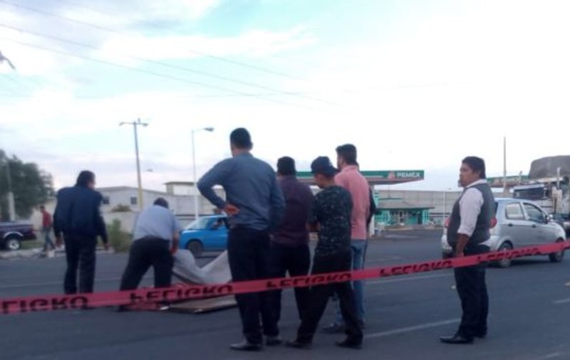 Un băiețel de 12 ani din Mexic a murit după ce a căzut dintr-un camion unde urcase să vândă dulciuri