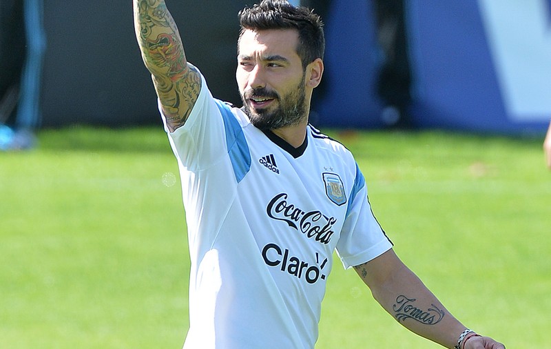 VIDEO / Gestul de ”țăran” comis de Lavezzi! ^Și-a stropit antrenorul!