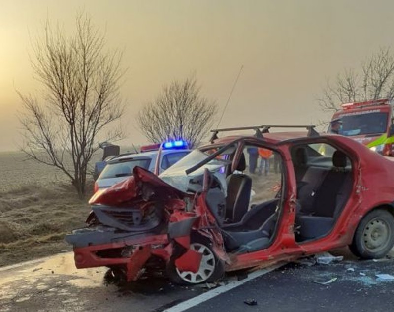 Accident cu cinci victime în Dâmbovița, după ce un microbuz și două mașini s-au ciocnit