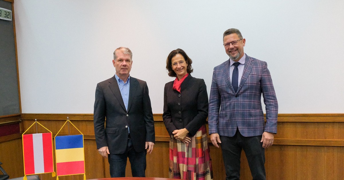 Ambasadoarea Austriei în România, Ulla Krauss-Nussbaumer, viceprimarul Dan Ghiță și primarul orașului Brașov, George Scripcaru.