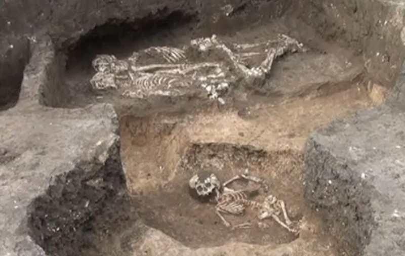 DESCOPERIRE FABULOASĂ din EPOCA BRONZULUI: DOI IUBIŢI, ÎNMORMÂNTAŢI ÎMBRĂŢIŞAŢI
