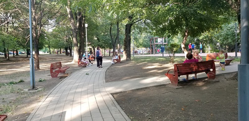 PECINEAGA - unul dintre părculețele mai mari din program, unde există spațiu de joacă