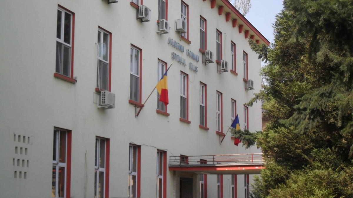 Cine a fost Jacques M. Elias - Imagine cu intrarea în Spitalul Elias