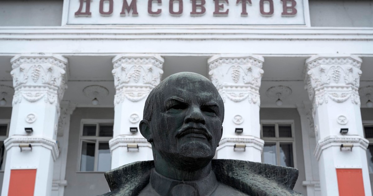 Statuia lui Lenin, în fața unei clădiri publice din Tiraspol Foto: Profimedia