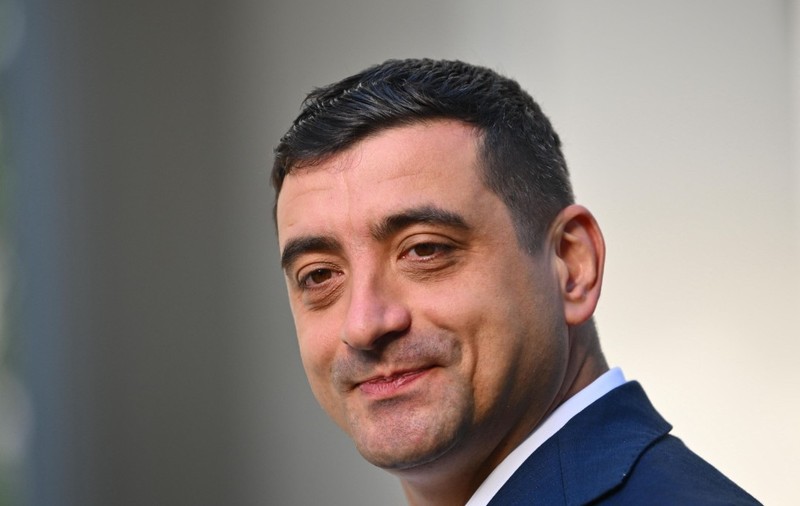 Liderul AUR, George Simion, a cerut, marți, suspendarea președintelui Nicușor Dan, anunțând că va distribui parlamentarilor PSD un tabel pentru strângerea de semnături. 