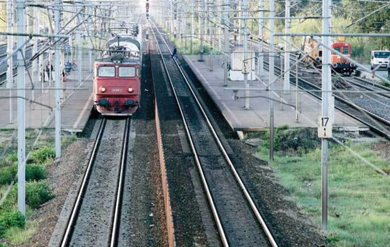 Două trenuri de călători sunt blocate în Gorj. Ce probleme tehnice s-au ivit