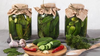 Castraveți murați în saramură