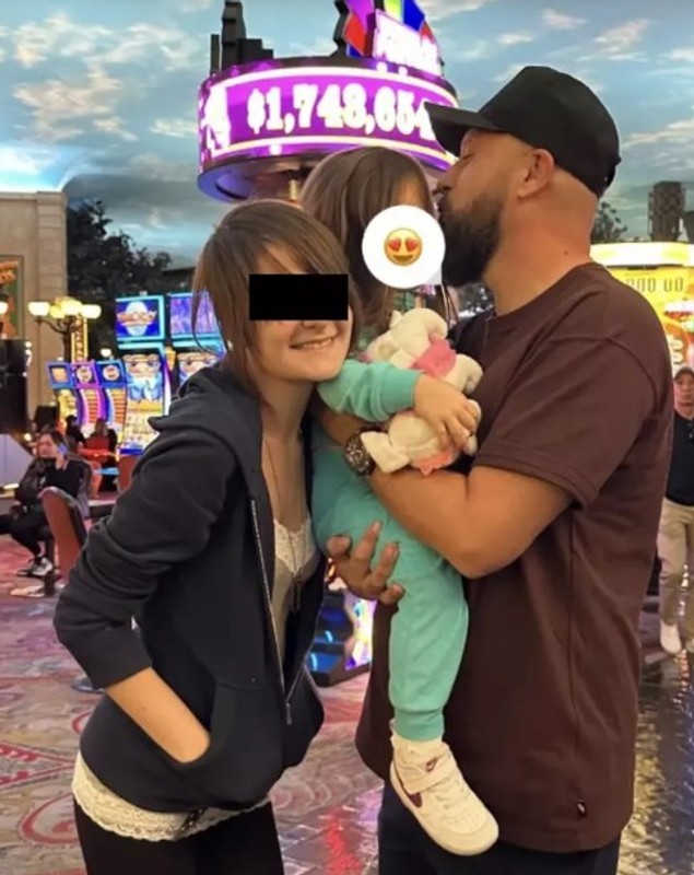 Cum a apărut Andreea Antonescu alături de fostul soț în America. Traian Spak o ține în brațe pe fata cea mică a artistei